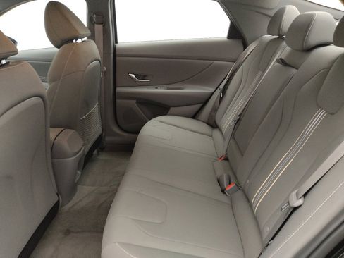 Used 2025 Hyundai Elantra SEL image 18