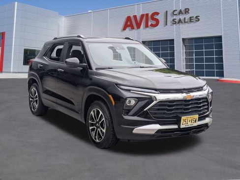 Used 2025 Chevrolet TrailBlazer LT AWD/4WD image 3