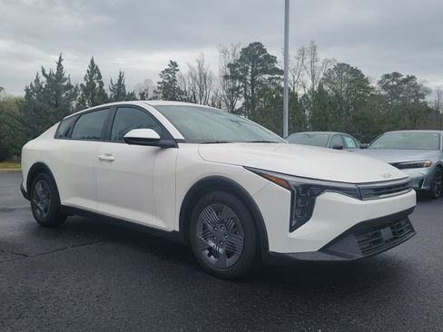 New 2025 Kia K4 LX image 3