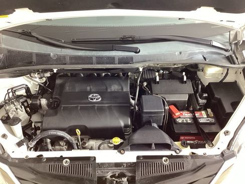 Used 2013 Toyota Sienna LE FWD image 31