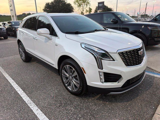 Used 2025 Cadillac XT5 Premium Luxury FWD image 2