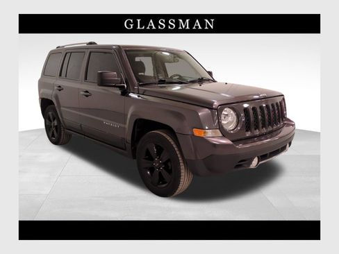 Used 2016 Jeep Patriot High Altitude image 1