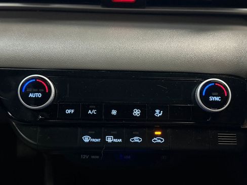 Used 2023 Hyundai Elantra SEL image 32