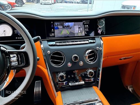 Used 2026 Rolls-Royce Cullinan image 8