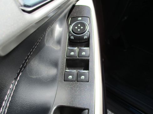 Certified 2022 Ford Explorer XLT w/ Equipment Group 202A image 10