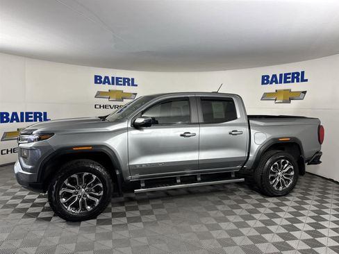 Used 2023 GMC Canyon Denali image 2