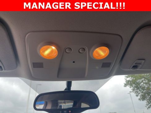 Used 2017 Chevrolet Traverse LT image 20