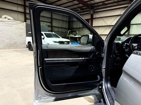 Used 2021 Ford Expedition Max Limited RWD image 11
