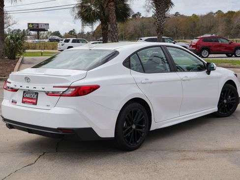 Used 2025 Toyota Camry SE FWD image 2