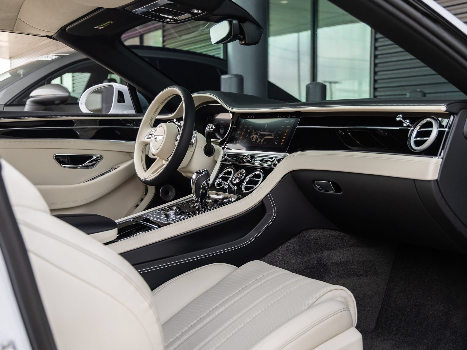 Used 2025 Bentley Continental GTC AWD/4WD image 49