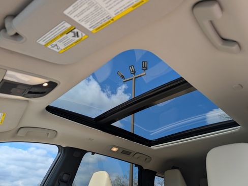 Used 2025 INFINITI QX60 Sensory w/ Vision Package image 16