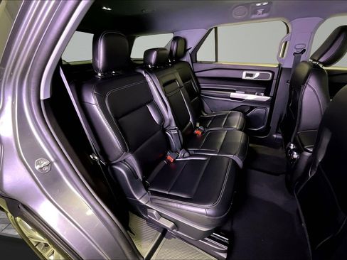 Used 2021 Ford Explorer XLT w/ Equipment Group 202A AWD/4WD image 25