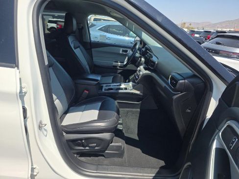 Used 2023 Ford Explorer XLT w/ Equipment Group 202A RWD image 8