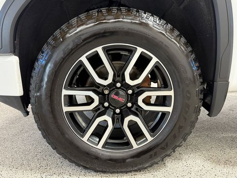Used 2019 GMC Sierra 1500 AT4 w/ AT4 Premium Package image 9