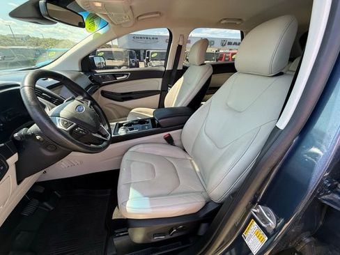Used 2019 Ford Edge Titanium w/ Cold Weather Package image 9