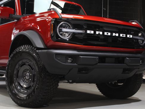 Used 2024 Ford Bronco Outer Banks AWD/4WD image 10
