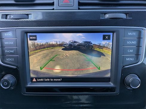 Used 2017 Volkswagen GTI SE image 24