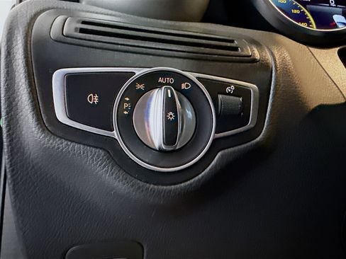 Used 2022 Mercedes-Benz GLC 300 image 42