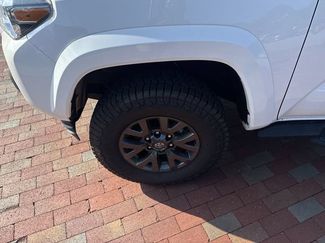Used 2022 Toyota Tacoma SR5 AWD/4WD video 2
