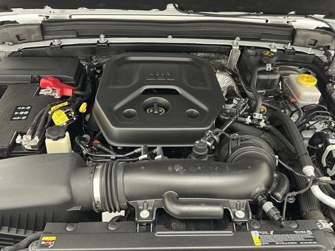 Used 2025 Jeep Wrangler Sport AWD/4WD image 19