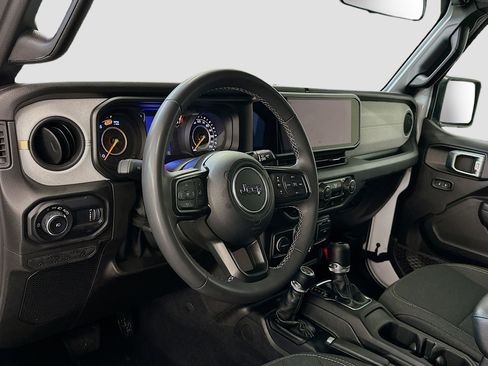 Used 2025 Jeep Wrangler Sport S image 18