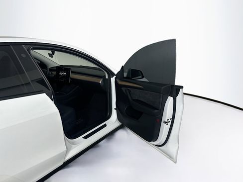 Used 2023 Tesla Model Y Long Range AWD/4WD image 31