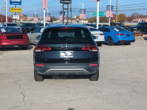 Used 2024 Volkswagen Taos SE image 7