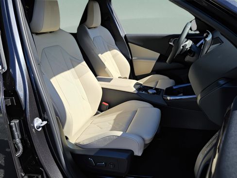 New 2025 BMW X3 xDrive30i w/ Premium Package image 16