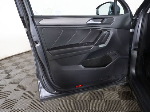 Used 2024 Volkswagen Tiguan SE w/ Panoramic Sunroof Package AWD/4WD image 23