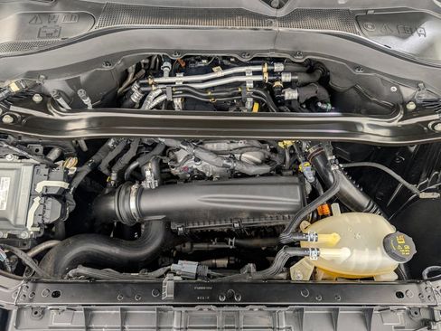 Certified 2025 Ford Explorer ST-Line image 8