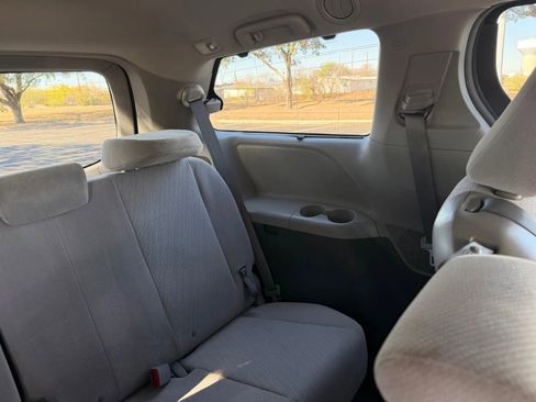 Used 2017 Toyota Sienna LE image 35