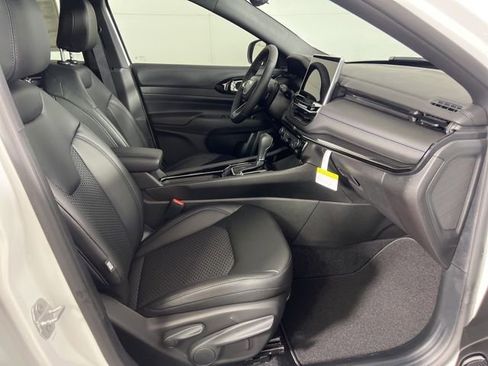 New 2026 Jeep Compass Latitude image 11