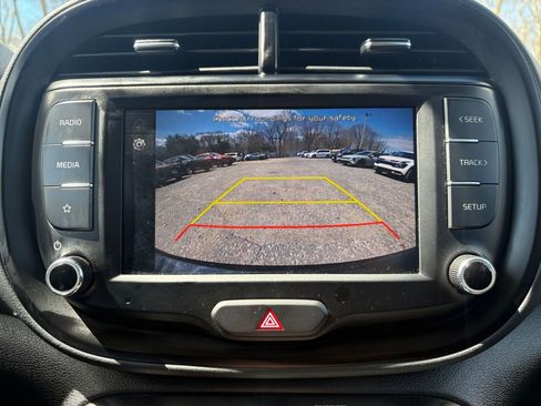 Used 2025 Kia Soul LX w/ LX Technology Package FWD image 21