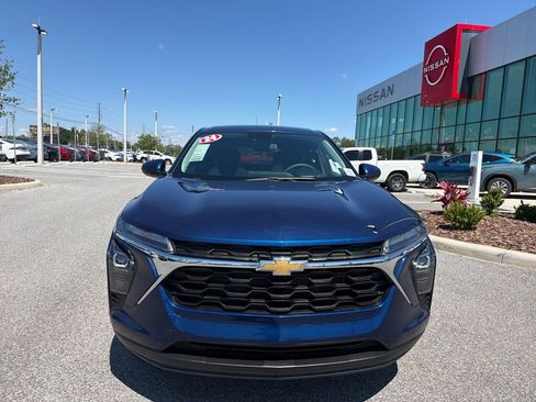 Used 2024 Chevrolet Trax LS w/ LS Convenience Package FWD image 2