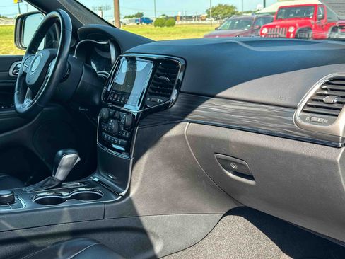 Used 2020 Jeep Grand Cherokee Limited AWD/4WD image 25