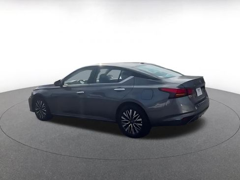 Used 2025 Nissan Altima 2.5 SV image 10