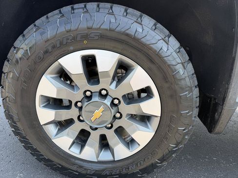 Used 2020 Chevrolet Silverado 2500 LTZ AWD/4WD image 19