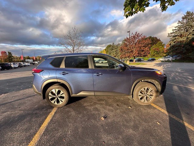 Used 2023 Nissan Rogue SV AWD/4WD image 2