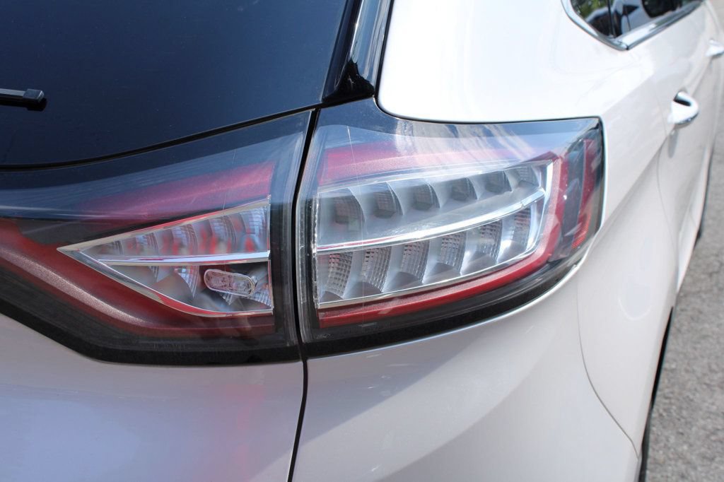 Used 2018 Ford Edge Titanium w/ Technology Package FWD image 11