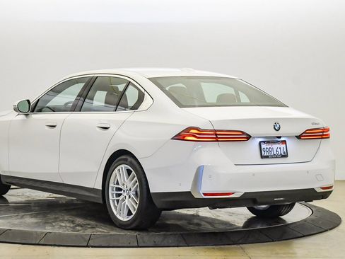 Used 2025 BMW 530i w/ Premium Package image 2