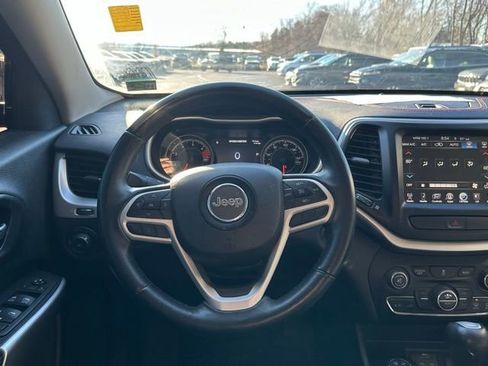 Used 2017 Jeep Cherokee Trailhawk w/ Comfort/Convenience Group image 18