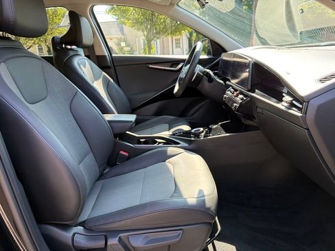 Certified 2023 Kia Niro Wind w/ Wind Preserve Package FWD image 26