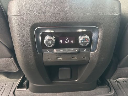 Used 2025 GMC Yukon XL AT4 w/ AT4 Premium Plus Package image 38