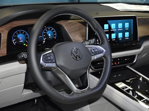 New 2026 Volkswagen Atlas SE image 2