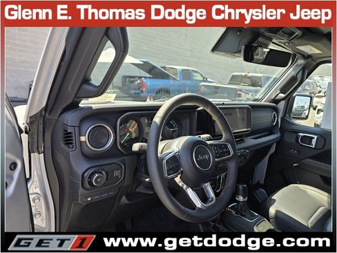 Used 2024 Jeep Wrangler Unlimited Sahara w/ Technology Group AWD/4WD image 14
