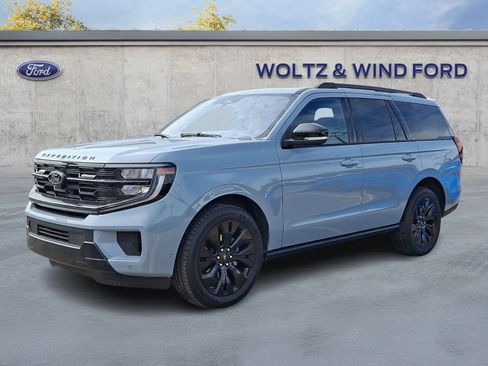 Used 2025 Ford Expedition Platinum w/ Stealth Appearance Package image 3