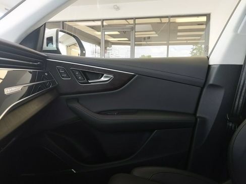 Used 2023 Audi Q8 Prestige AWD/4WD image 28