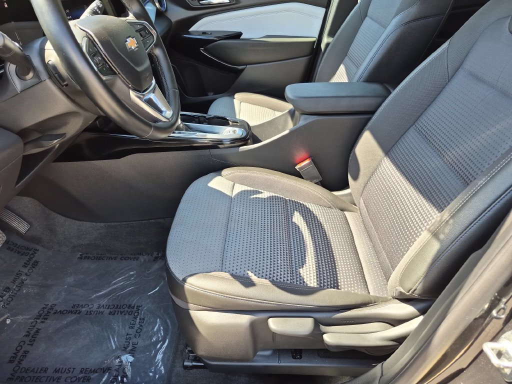 Used 2025 Chevrolet Trax LT w/ LT Convenience Package FWD image 17