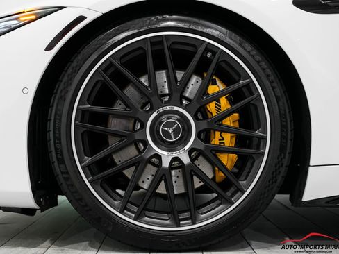 Used 2022 Mercedes-Benz SL 55 AMG 4MATIC w/ Driver Assistance Package image 92