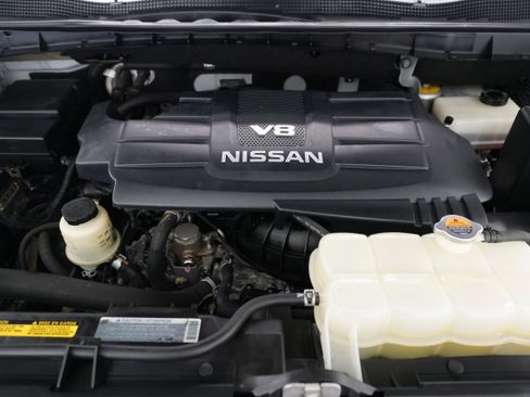 Used 2017 Nissan Titan SV image 28